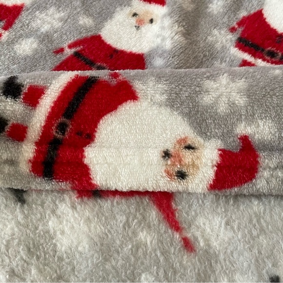 NANTUCKET DISTRIBUTION Fleece Throw Blanket Christmas Gray with Santa 50X64 - Picture 4 of 8